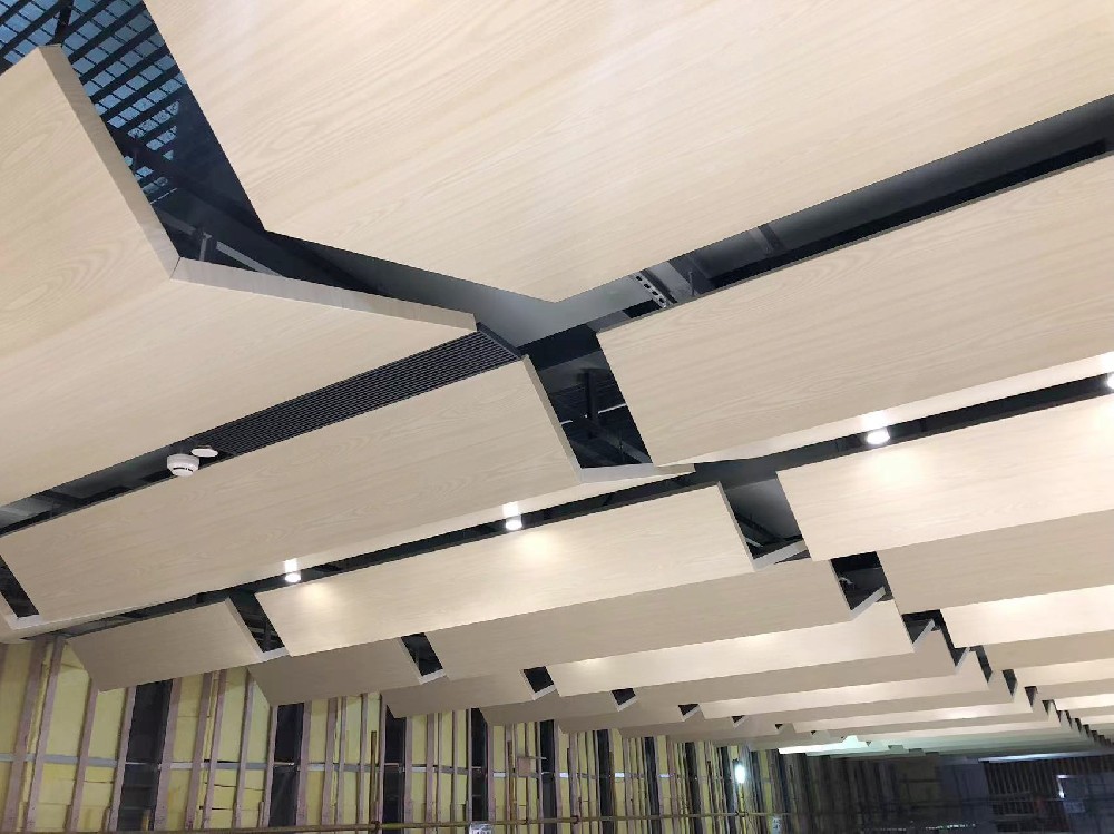 香港昂船洲博物馆—木纹吊顶造型蜂窝铝板